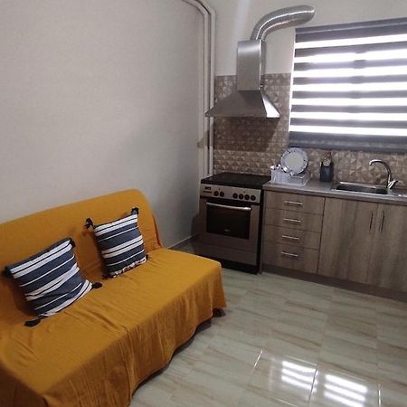 אמרינתוס Cosy Apartment In Relaxed Neighbourhood מראה חיצוני תמונה