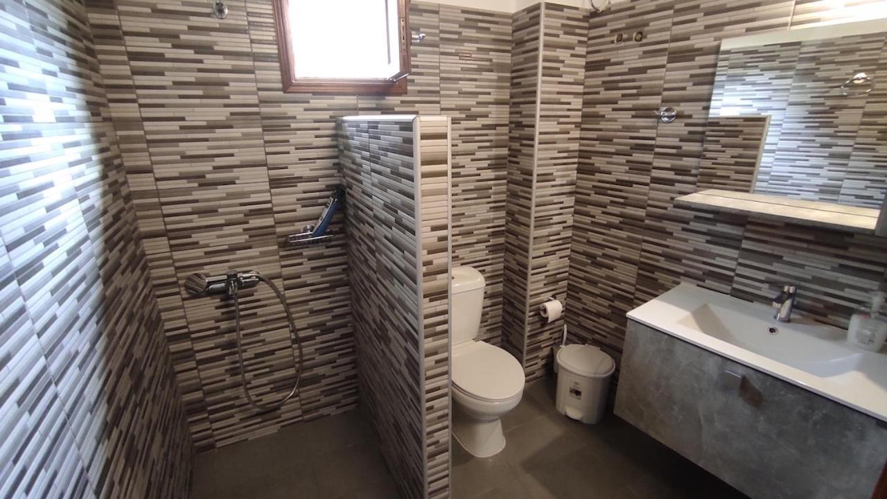 אמרינתוס Cosy Apartment In Relaxed Neighbourhood מראה חיצוני תמונה