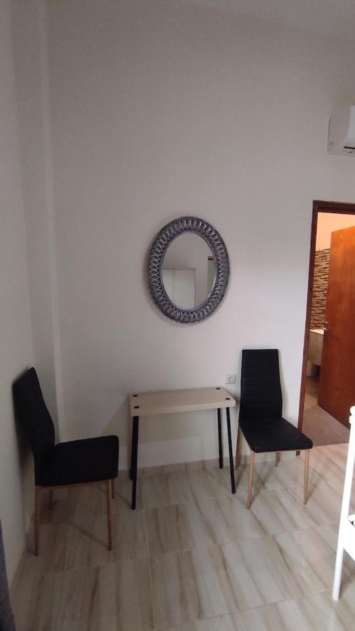 אמרינתוס Cosy Apartment In Relaxed Neighbourhood מראה חיצוני תמונה