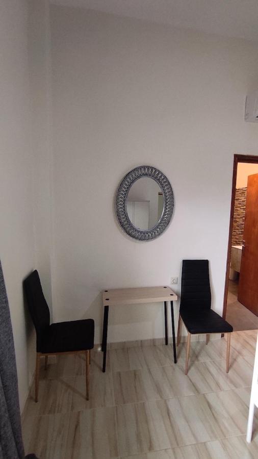 אמרינתוס Cosy Apartment In Relaxed Neighbourhood מראה חיצוני תמונה